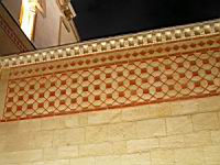 Lyon, Abbaye d'Ainay, Frise de briques sur la facade ouest (1)